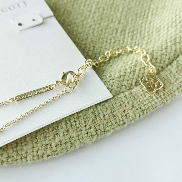 BRAND NEW Kendra Scott Elisa Necklace Gold Fuchsia Kyocera Opal - Picture 2 of 3